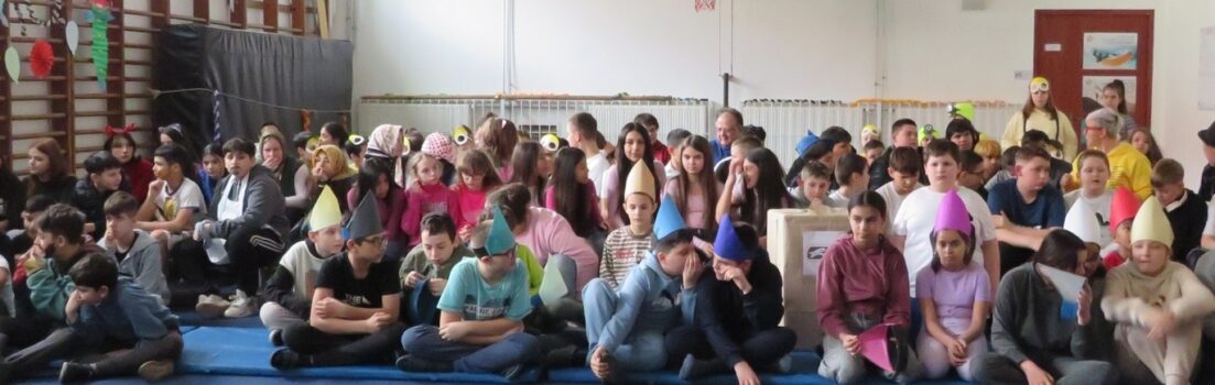 Itt a farsang áll a bál!” – Felsős farsang a Kovátsban