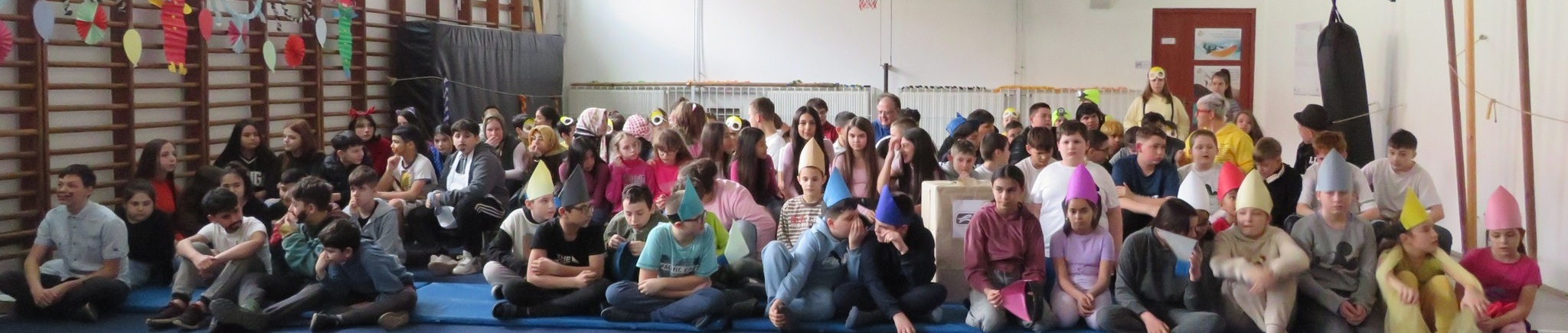 Itt a farsang áll a bál!” – Felsős farsang a Kovátsban