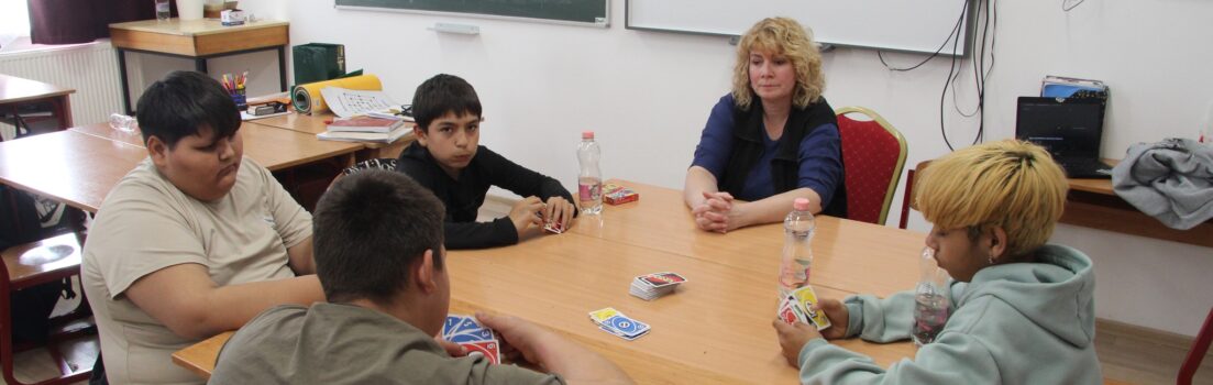 Kártyavári játékok – társasjáték délután