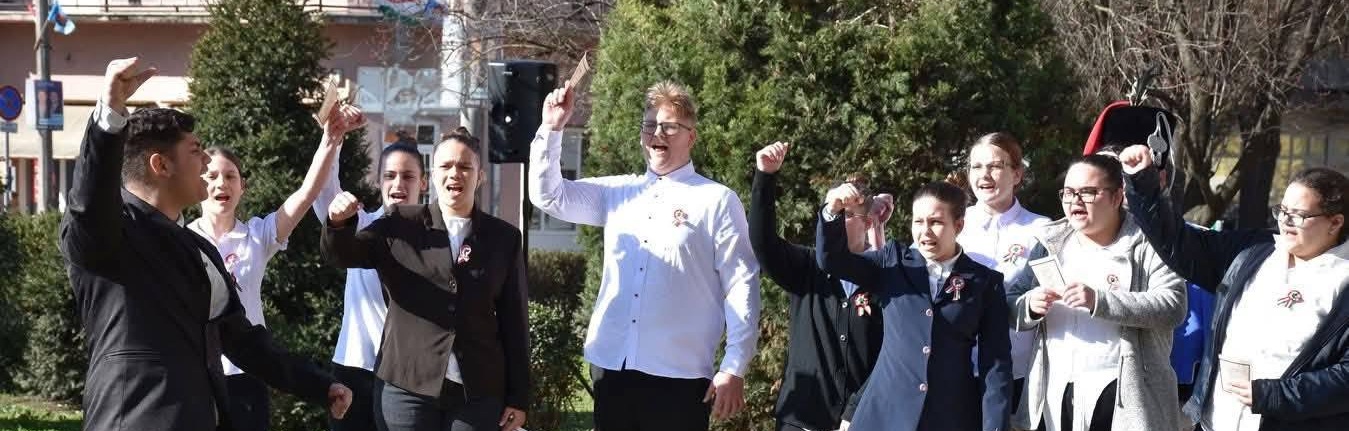 Március 14-én a városi ünnepségen, iskolánk 8. osztályosai emlékeztek meg 1848. forradalmi napjáról…